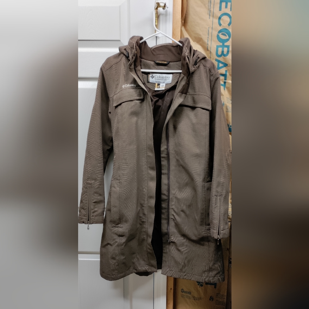 Columbia Titanium Waterproof Belted Jacket with Detachable Hood - women's Size M